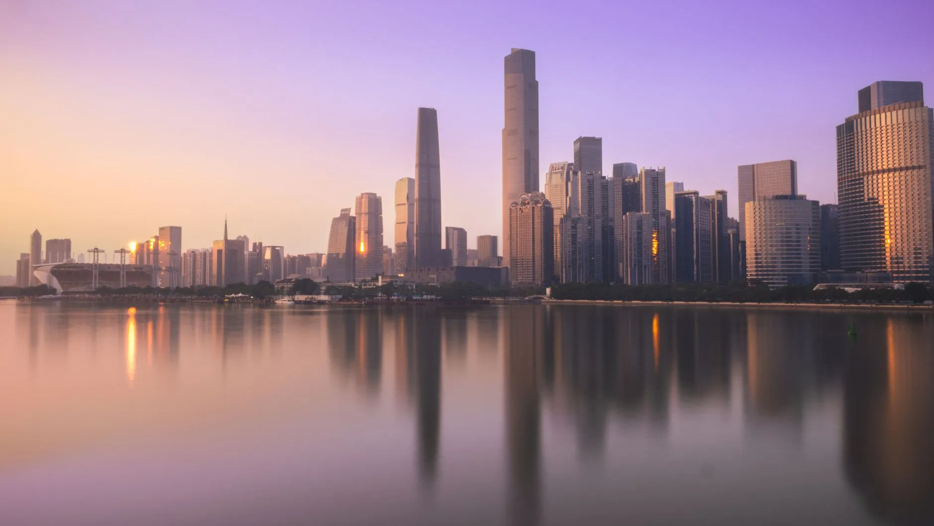 商业空间装修材料对比:瓷砖、木地板与涂料在耐久性中的性能分析
