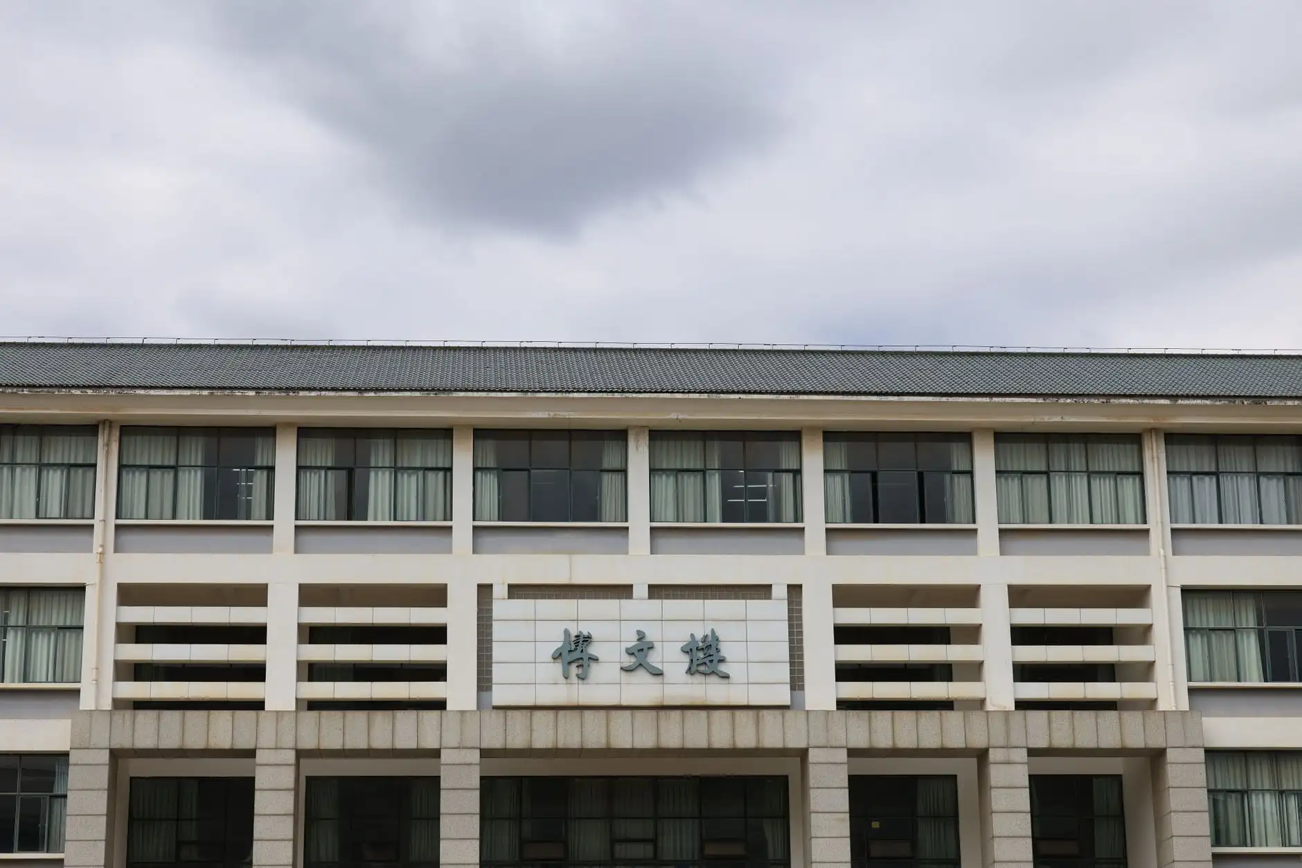 2025年深圳旧房翻新新趋势：从局部改造到全屋焕新的设计思路