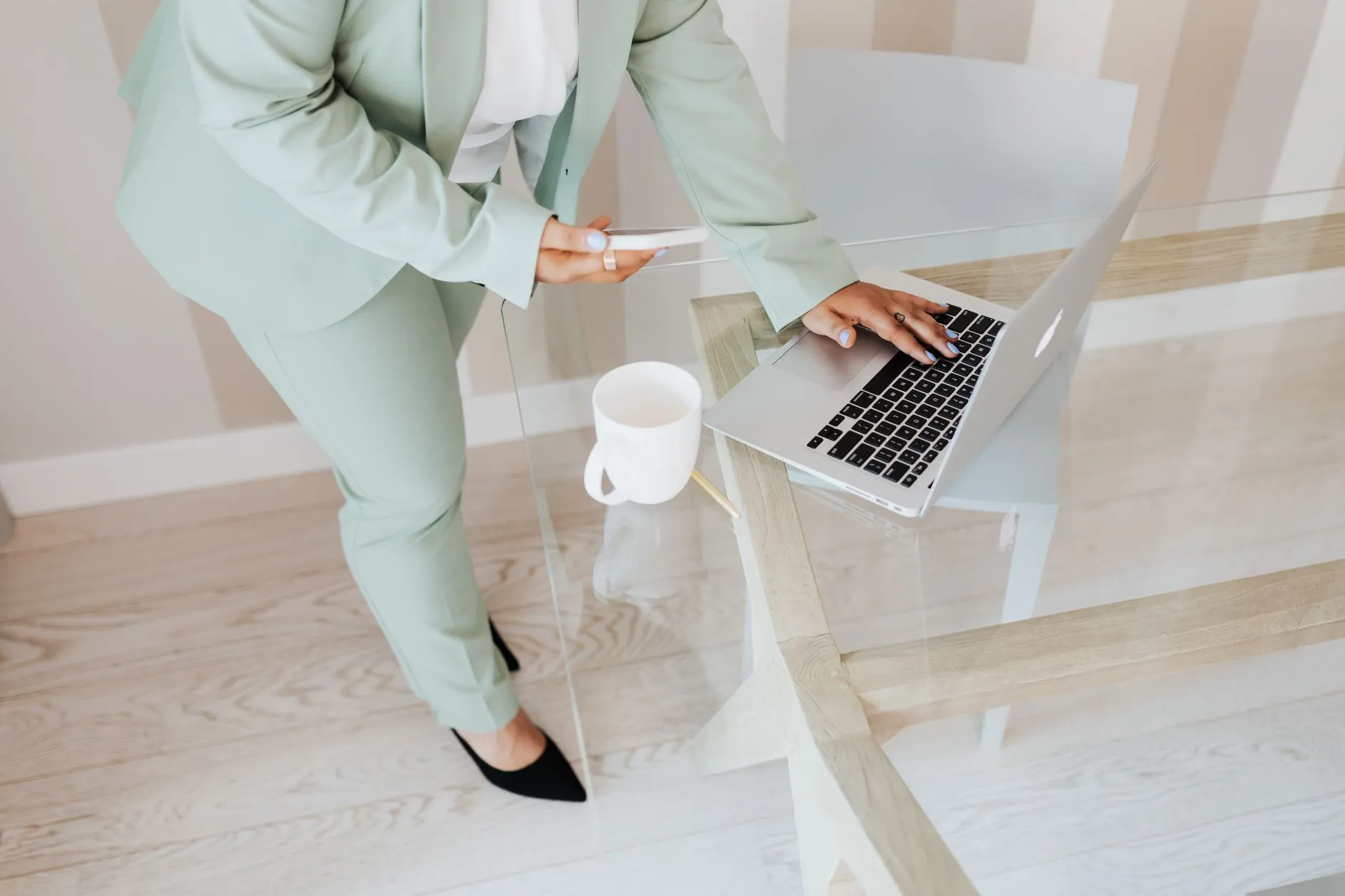 深圳商业空间设计趋势：2024年室内外装修行业的新材料与工艺应用解析