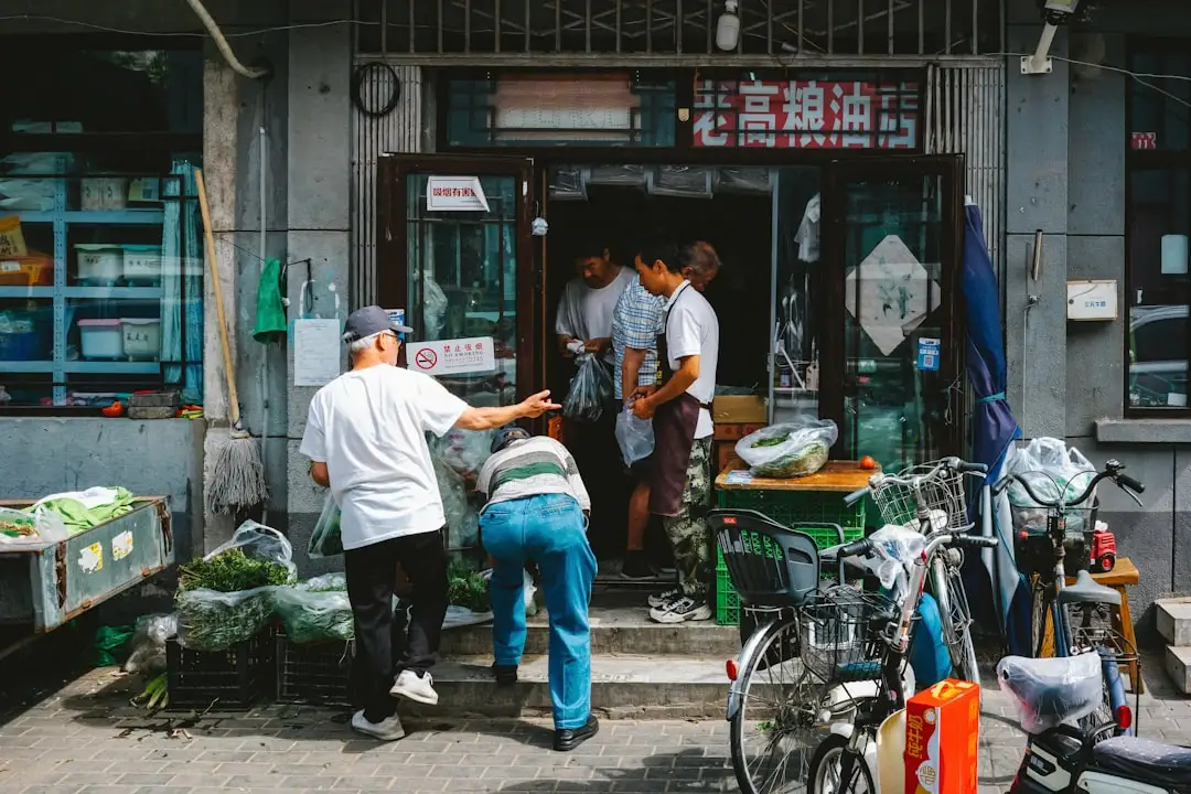 深圳别墅空间设计趋势：彩富建筑2024年现代极简风格案例解析