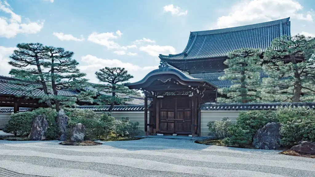商业空间设计如何兼顾品牌调性与功能动线——深圳办公空间装修实践解析