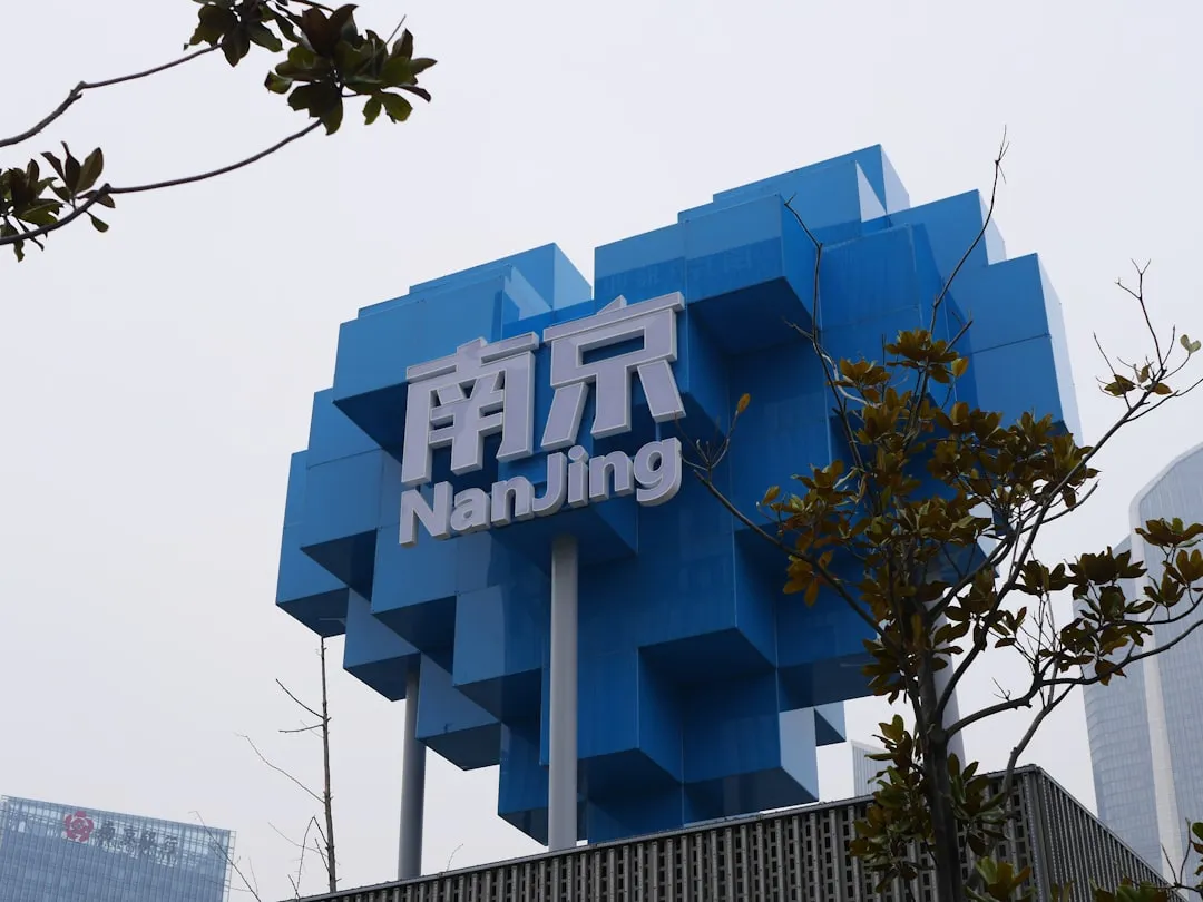 深圳彩富建筑装饰：商业空间设计实用要点与案例解析