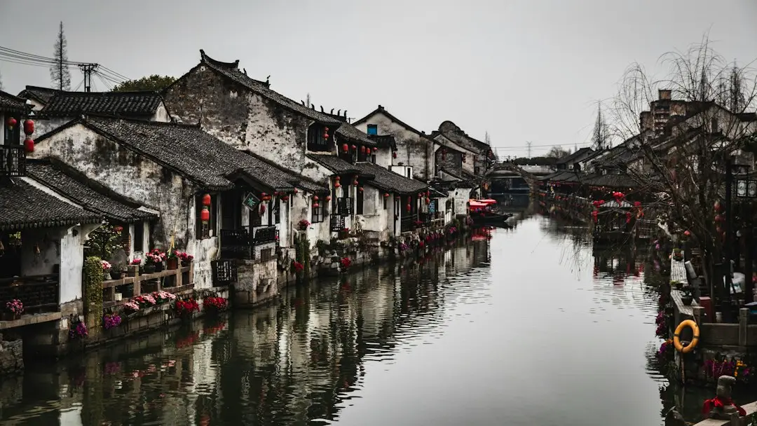 商业空间设计新趋势：深圳写字楼与商铺装修如何兼顾美学与实用